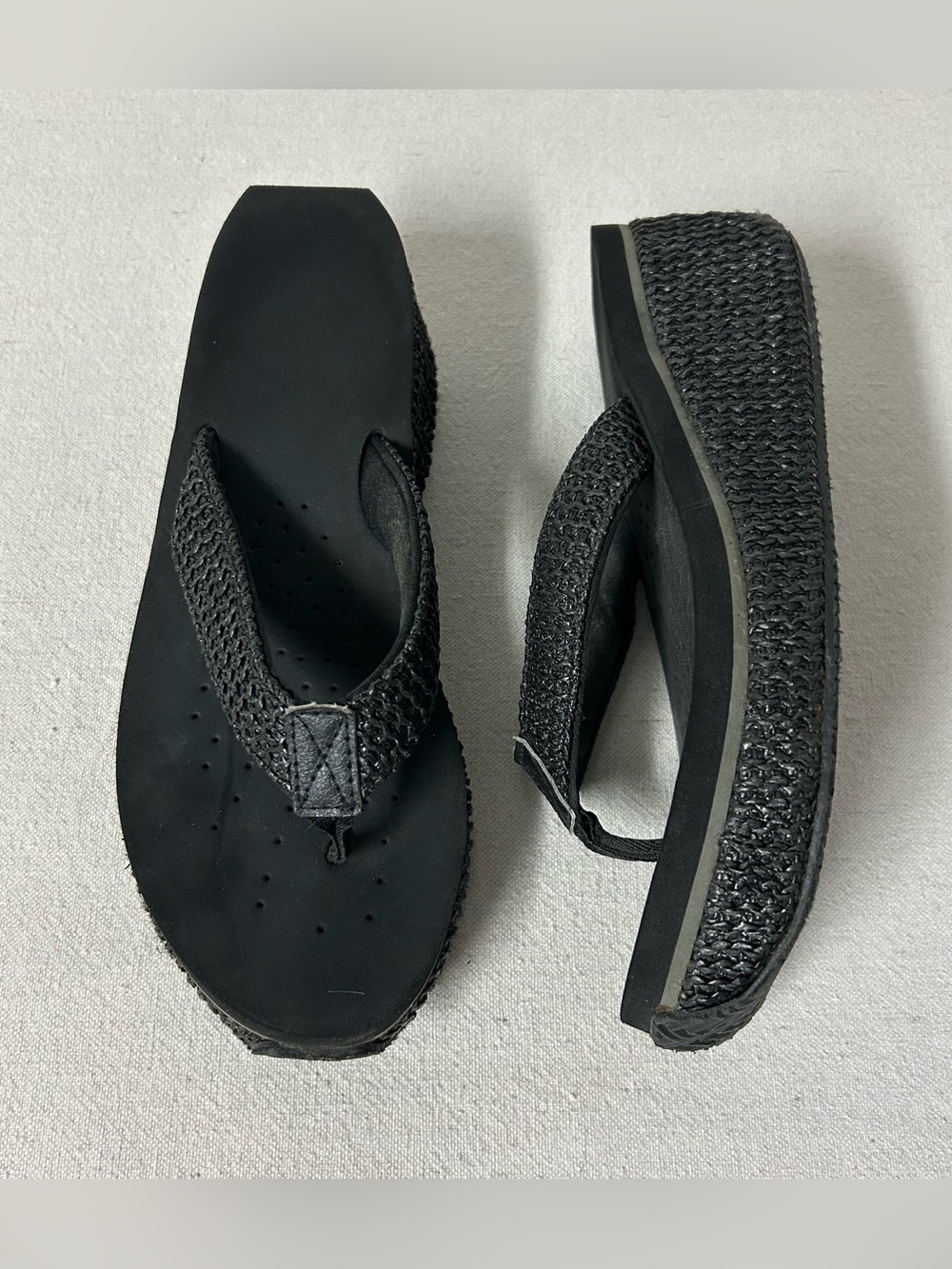 Volatile Island Wedge Sandals Women’s 10 Black Raffia